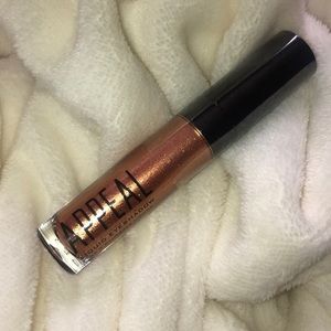 Rose gold liquid eyeshadow
